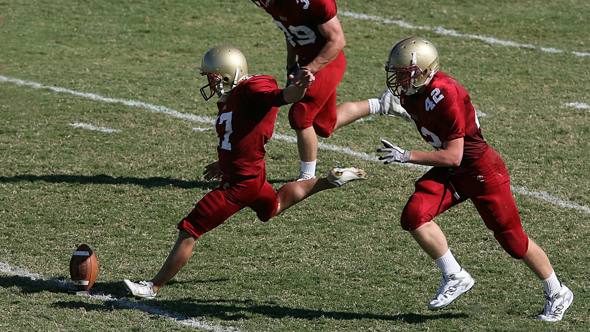 _业余足球联赛火热开赛，草根精神再现_，业余足球联赛比赛章程