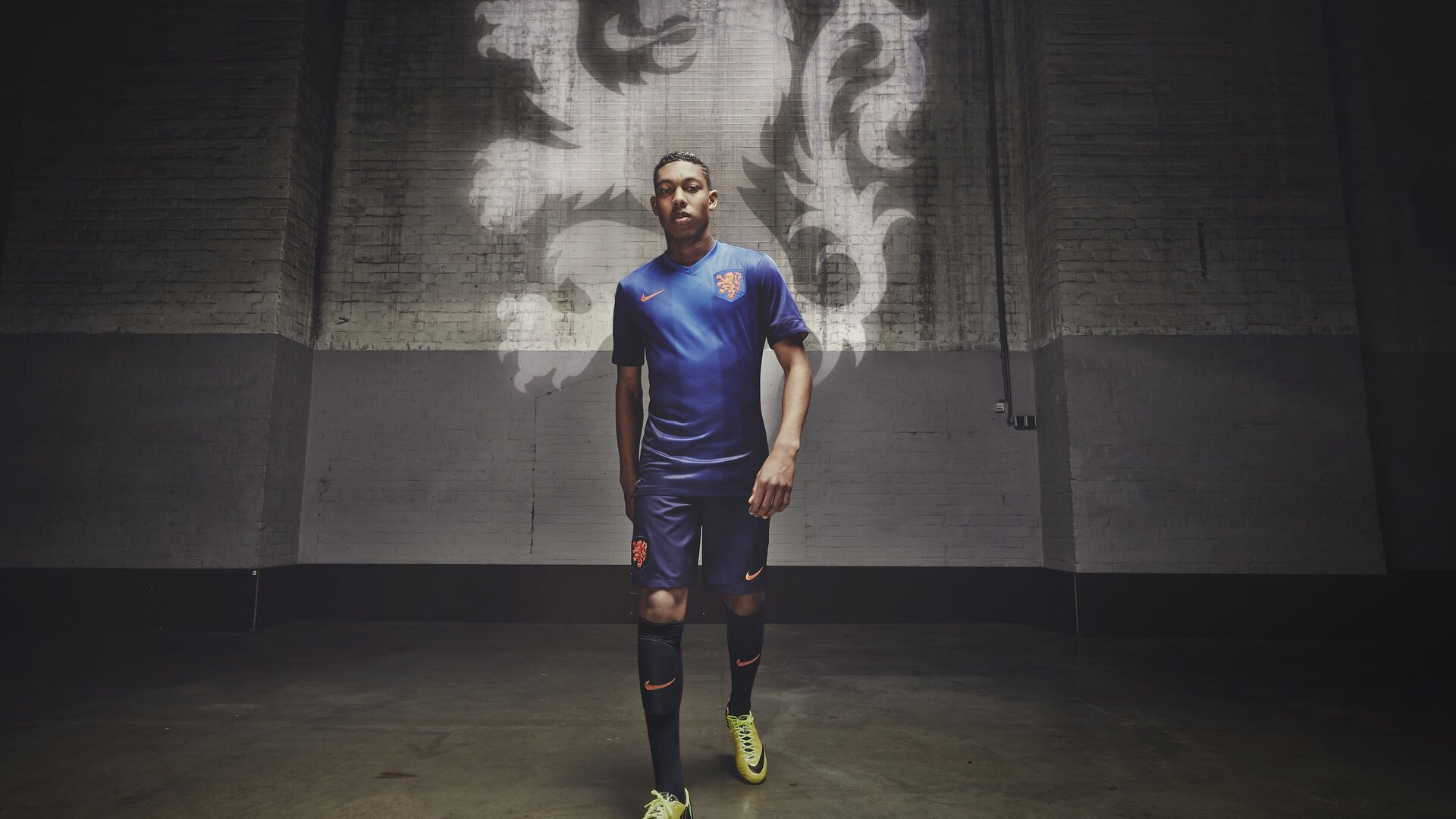 凯尔·库兹马时尚跨界成功,NBA与潮流文化再度联动,凯尔·库兹马球衣号码